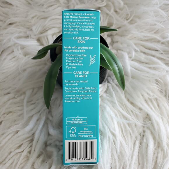 Aveeno Protect + Soothe Face Mineral Sunscreen Broad Spectrum SPF 30 - Picture 5 of 7